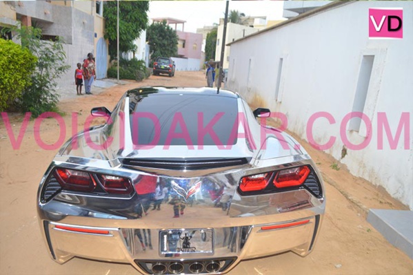 Waly Seck roule désormais en Corvette silver : Cette belle voiture de sport qui vaut plus de 30 millions