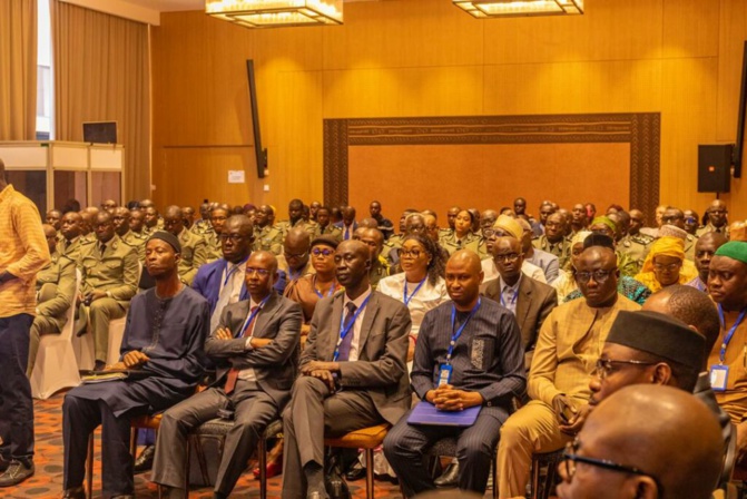 Photos / Coopération entre deux pays frères: Cérémonie d’ouverture de la 10e bilatérale des Douanes sénégalaises et gambiennes Photos / Coopération entre deux pays frères: Cérémonie d’ouverture de la 10e bilatérale des Douanes sénégalaises et gambiennes