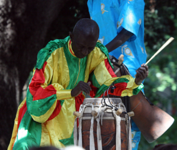 Poème dédié à Doudou Ndiaye Rose et à Vieux Sing Faye: Tam Tam Transpercé !