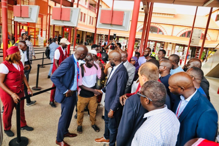 Photos : Malick Ndiaye, ministre des Transports, visite les installations du TER Photos : Malick Ndiaye, ministre des Transports, visite les installations du TER