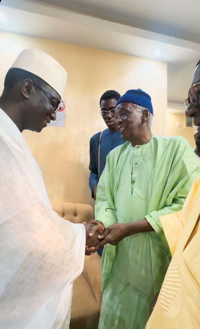 Photos / Ziar à Tivaouane : Amadou Bâ chez le Khalife général des Tidianes, Serigne Babacar Sy Photos / Ziar à Tivaouane : Amadou Bâ chez le Khalife général des Tidianes, Serigne Babacar Sy