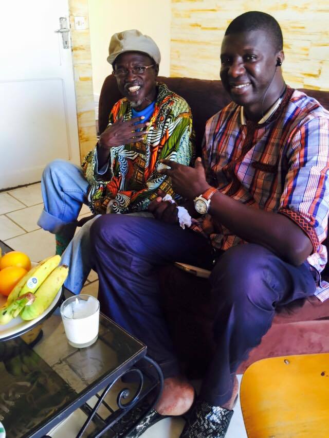 Moussa Ngom, bien portant, avec son ami Fallou Dieng avant son départ pour Londres