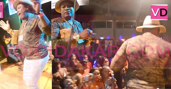 Vidéo - Un Amzozo arrose Wally Seck de billets de banque lors de sa tournée européenne