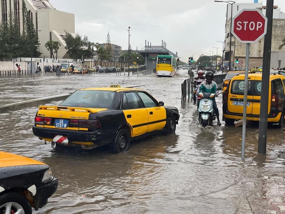 Dakar : Inondations dans les rues de la Médina et des Allées du Centenaire suite à la pluie Dakar : Inondations dans les rues de la Médina et des Allées du Centenaire suite à la pluie