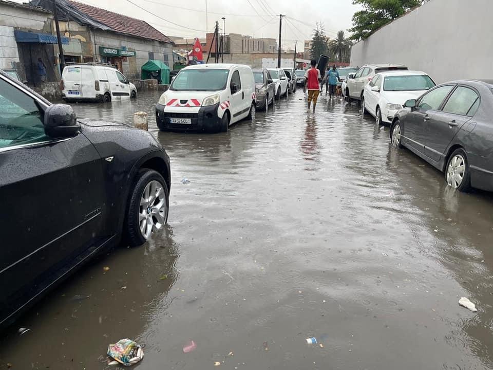 Dakar : Inondations dans les rues de la Médina et des Allées du Centenaire suite à la pluie Dakar : Inondations dans les rues de la Médina et des Allées du Centenaire suite à la pluie