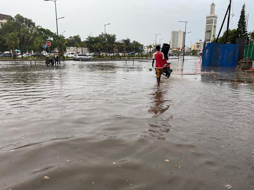 Dakar : Inondations dans les rues de la Médina et des Allées du Centenaire suite à la pluie Dakar : Inondations dans les rues de la Médina et des Allées du Centenaire suite à la pluie