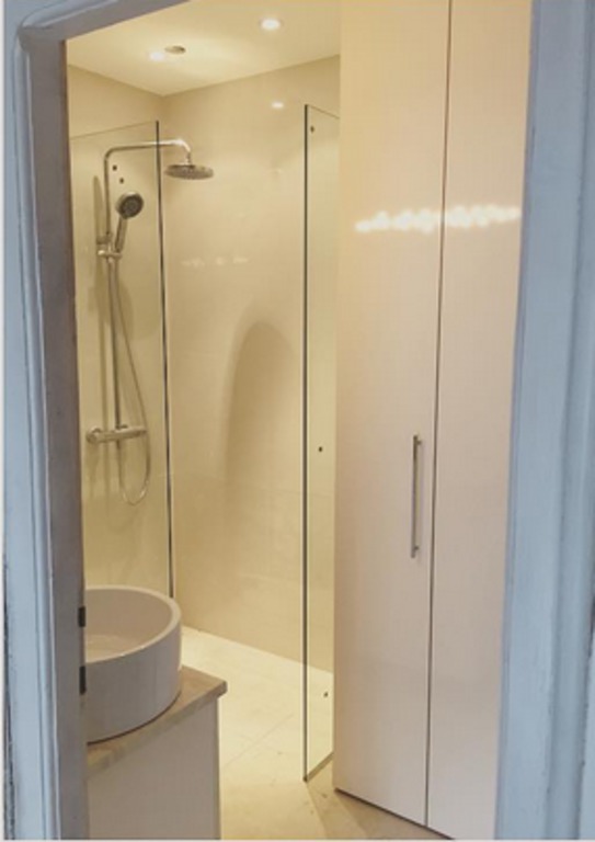 Un homme condamné pour avoir filmé des touristes sous la douche Un homme condamné pour avoir filmé des touristes sous la douche