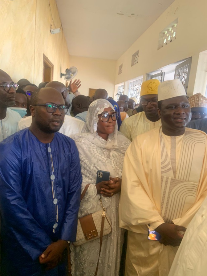 Photos/ En prélude au Grand Magal : Le Président Déthié Fall, accompagné d'une forte délégation du PRP s’est rendu à Touba, ce mardi Photos/ En prélude au Grand Magal : Le Président Déthié Fall, accompagné d'une forte délégation du PRP s’est rendu à Touba, ce mardi