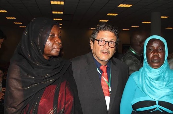 © aDakar.com par DF  Ouverture du procès de Hissène Habré Dakar, le 20 Juillet 2015 - Le procès de l`ancien président tchadien Hissène Habré s`est ouvert, ce matin, à Dakar. L`ancien chef d`État réfugié au Sénégal depuis 1990 est jugé pour "crimes contre l’humanité, crimes de guerre et crimes de torture".