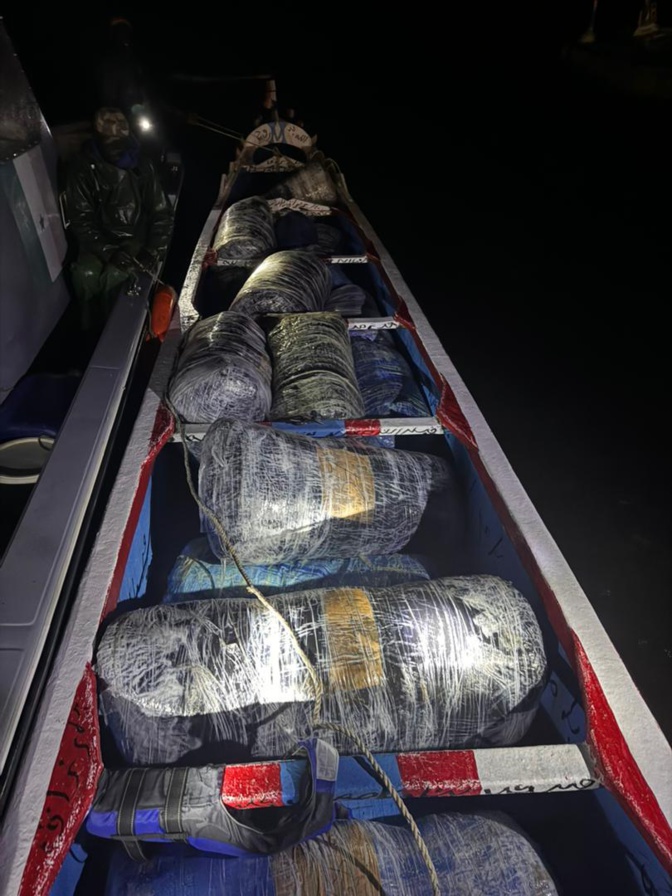 Djifère: 845 kg de chanvre indien saisis par la Brigade fluviomaritime des Douanes de Fimela (Photos) Djifère: 845 kg de chanvre indien saisis par la Brigade fluviomaritime des Douanes de Fimela (Photos)