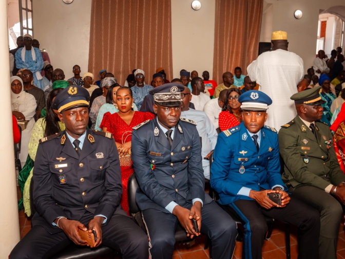 Photos/ Jean Baptiste TINE, Ministre de l’Intérieur et de la Sécurité publique au nouveau Gouverneur de Saint-Louis : "Votre expérience est un atout précieux pour la région" Photos/ Jean Baptiste TINE, Ministre de l’Intérieur et de la Sécurité publique au nouveau Gouverneur de Saint-Louis : "Votre expérience est un atout précieux pour la région"