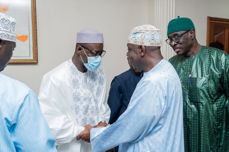 Photos/ Promotion de l'Économie Sociale et Solidaire à Tivaoune : Visite de courtoisie au Khalif Général des Tidianes Photos/ Promotion de l'Économie Sociale et Solidaire à Tivaoune : Visite de courtoisie au Khalif Général des Tidianes