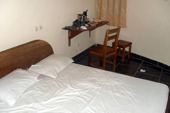 Dépravation des mœurs à Bamako : Un journaliste « don juan » a failli amener une folle à l’hôtel