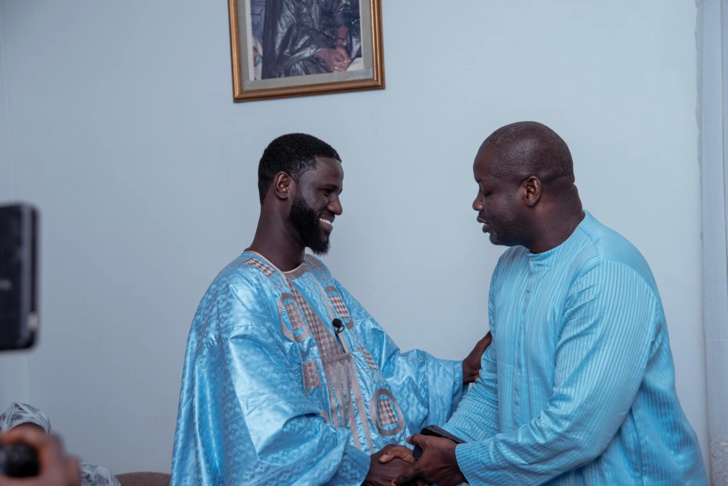 Photos / Tivaouane : Ameth Ndoye chaleureusement accueilli par Serigne Maodo Sy Dabakh et le représentant du Khalife général des Tidianes, Serigne Khafiz Sy Photos / Tivaouane : Ameth Ndoye chaleureusement accueilli par Serigne Maodo Sy Dabakh et le représentant du Khalife général des Tidianes, Serigne Khafiz Sy