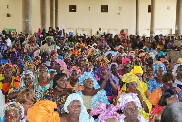 Macky Sall octroie 150 millions aux femmes mareyeuses du Marché central au poisson de Pikine et du PAD
