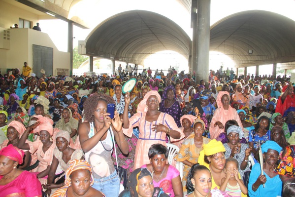 Macky Sall octroie 150 millions aux femmes mareyeuses du Marché central au poisson de Pikine et du PAD