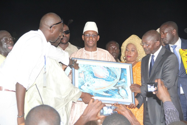 Macky Sall octroie 150 millions aux femmes mareyeuses du Marché central au poisson de Pikine et du PAD