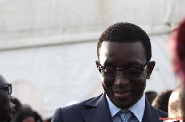 Le ministre de l’Économie et des Finances Amadou Bâ gâte les ASC et Écuries des Parcelles Assainies