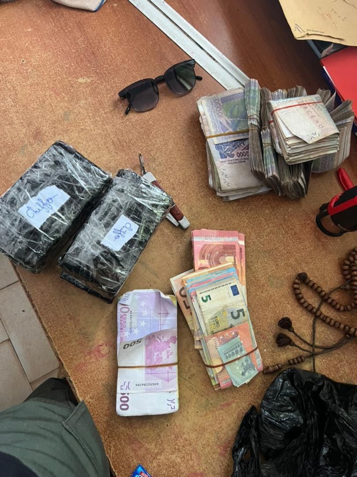 Kaffrine: Saisies de médicaments et de devises d’une contrevaleur totale de 620 millions FCfa Kaffrine: Saisies de médicaments et de devises d’une contrevaleur totale de 620 millions FCfa