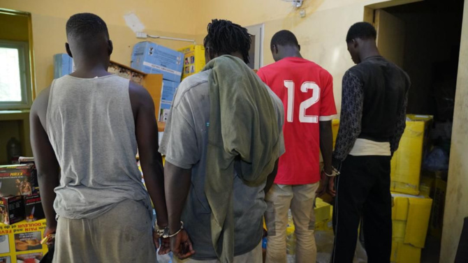 Saisies de médicaments et de devises d’une contrevaleur totale de 620 millions FCfa (Photos) Saisies de médicaments et de devises d’une contrevaleur totale de 620 millions FCfa (Photos)