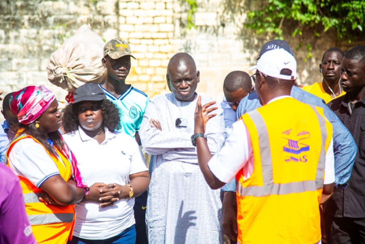 Photos / Kaolack: Cheikh Tidiane Dièye, ministère de l’Hydraulique et de l’Assainissement en visite dans les zones inondées Photos / Kaolack: Cheikh Tidiane Dièye, ministère de l’Hydraulique et de l’Assainissement en visite dans les zones inondées