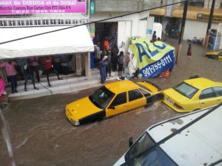 Forte pluie à Dakar Route du Front de Terre 