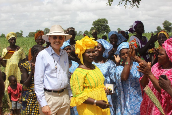 Toute l'Ambassade des Etats-Unis à Dakar vous souhaite une bonne fête de Tabaski et vous dit Dewenati