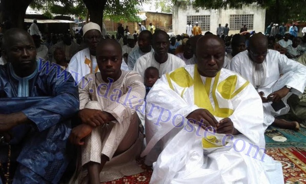 Accusé par des jeunes de Siré Dia d’être le propriétaire d’une usine d’alcool, Idrissa Seck répond…Regardez