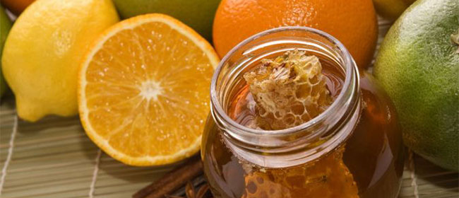 Boire de l’eau chaude, du citron et du miel peut changer votre vie