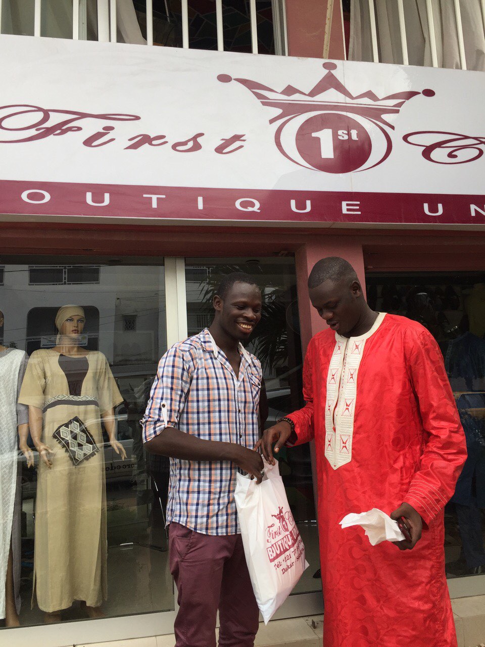 Enfin le secret de Omaro mou Cheikh Béthio et Fafa révélé. Ils s'habillent au Complexe 1st First Class Dakar