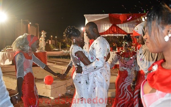 Photos - Khady Ndiaye Bijou de la Tfm : Son baiser avec..., lors de la réception de son mariage