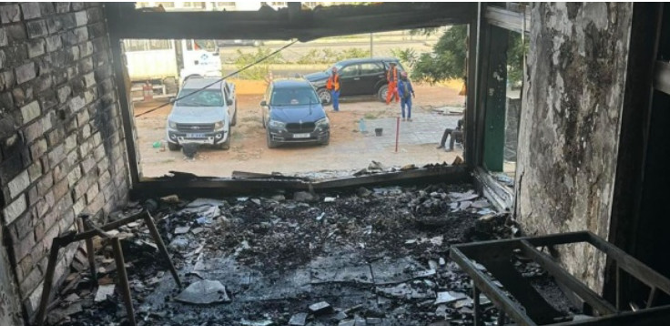 Législatives : Le siège de Taxawu Sénégal saccagé et incendié (Photos) Législatives : Le siège de Taxawu Sénégal saccagé et incendié (Photos)