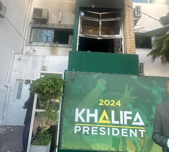 Législatives : Le siège de Taxawu Sénégal saccagé et incendié (Photos) Législatives : Le siège de Taxawu Sénégal saccagé et incendié (Photos)