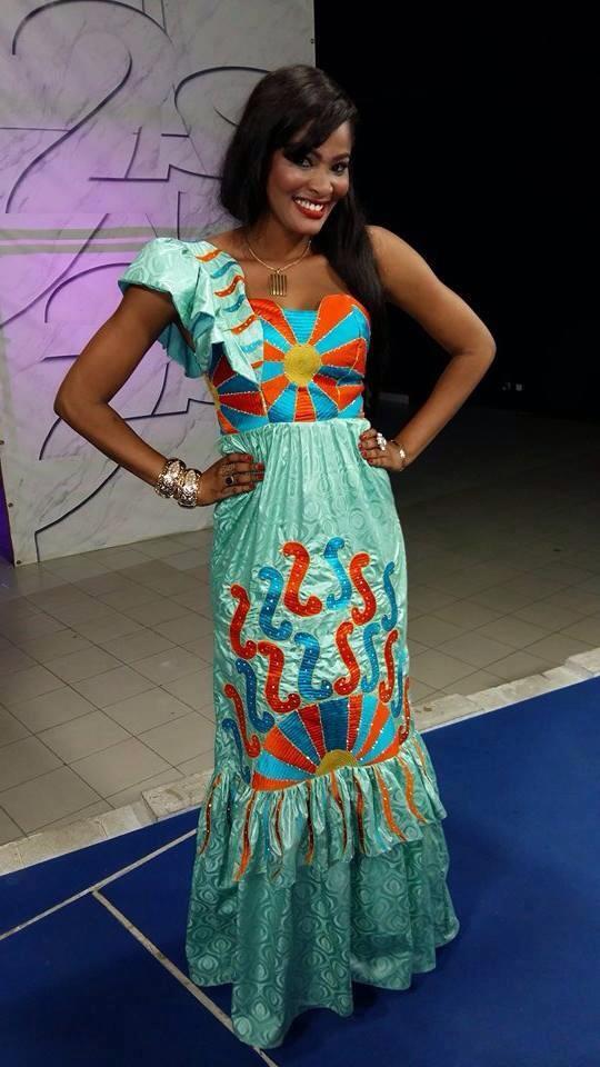 Soumboulou Bathily très classe dans sa belle robe 