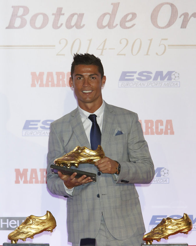 Photos - Cristiano Ronaldo : sa collection de Souliers d'or s'agrandit !
