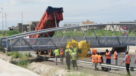 Arrêt sur image : Voici la passerelle qui s’est affaissée, hier, sur l’autoroute à péage