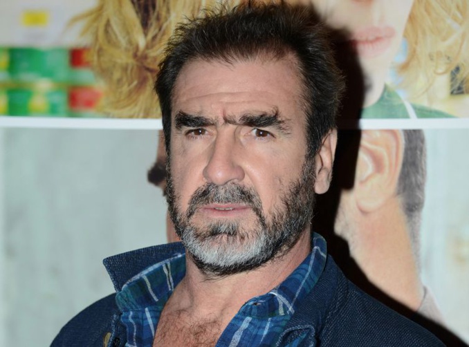 Eric Cantona pose entiè­re­ment nu avec sa femme, pour ELLE