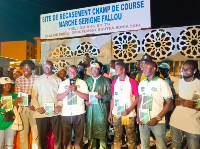 Cinquième jour de campagne :  Samm Sunu Rew et Pape Modou Fall à l’écoute des artisans du marché des Champs de Course.