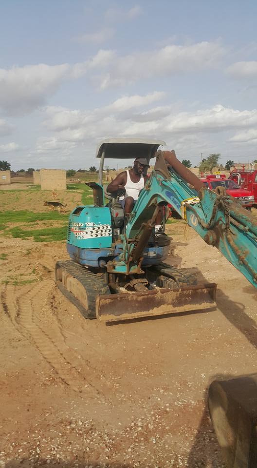 Daouda Faye, le frère de la 1ère Dame, est un éleveur-bricoleur avec sa moto BMW de 14 000 000 FCfa