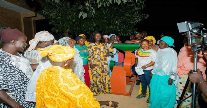 Remise d’équipements de transformation aux femmes : Dr Ndeye Marième Samb offre des moulins à six (6) villages de Tivaouane