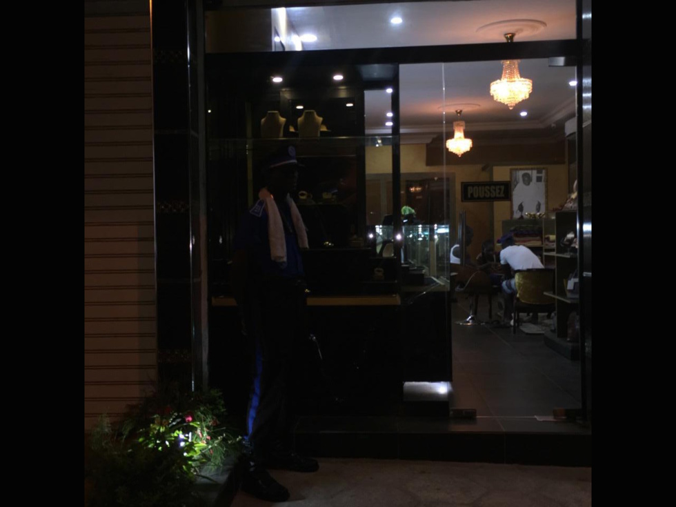 (Vidéo) Bijouterie Serigne Babacar Sy chez Khady Wade : Une femme vole un bijou d’une valeur de 2 millions qu'elle dissimule sous ses habits...