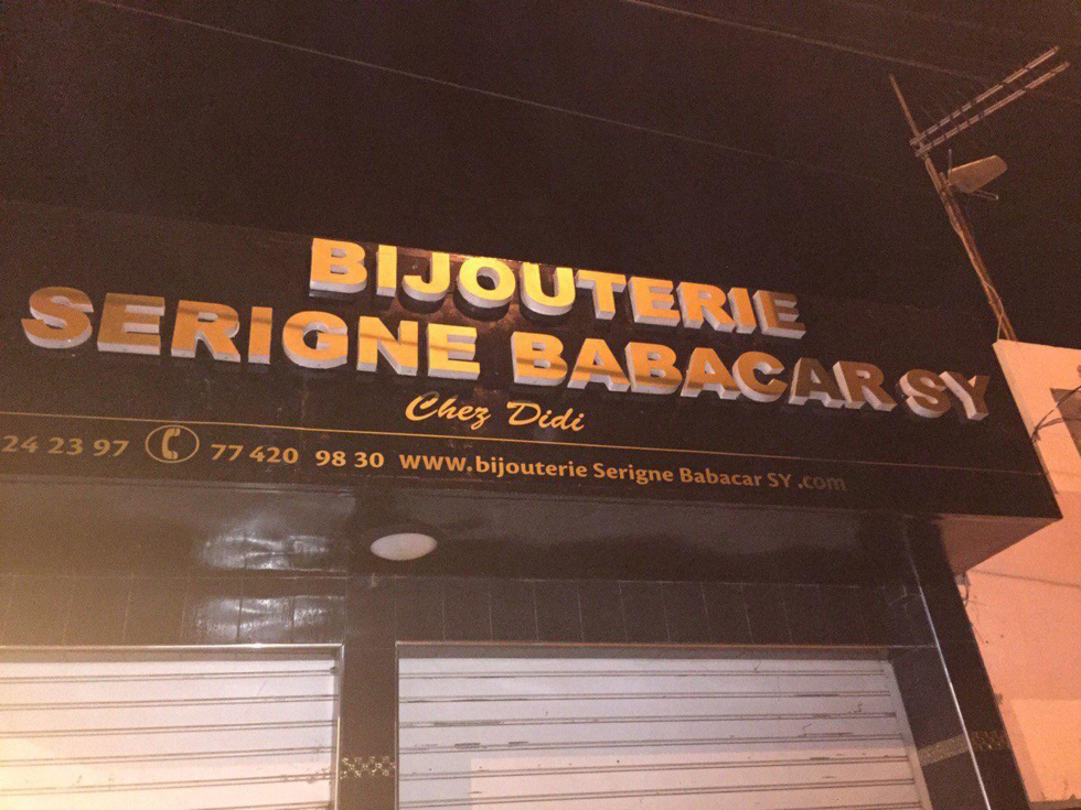 (Vidéo) Bijouterie Serigne Babacar Sy chez Khady Wade : Une femme vole un bijou d’une valeur de 2 millions qu'elle dissimule sous ses habits...