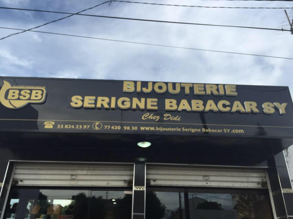 (Vidéo) Bijouterie Serigne Babacar Sy chez Khady Wade : Une femme vole un bijou d’une valeur de 2 millions qu'elle dissimule sous ses habits...