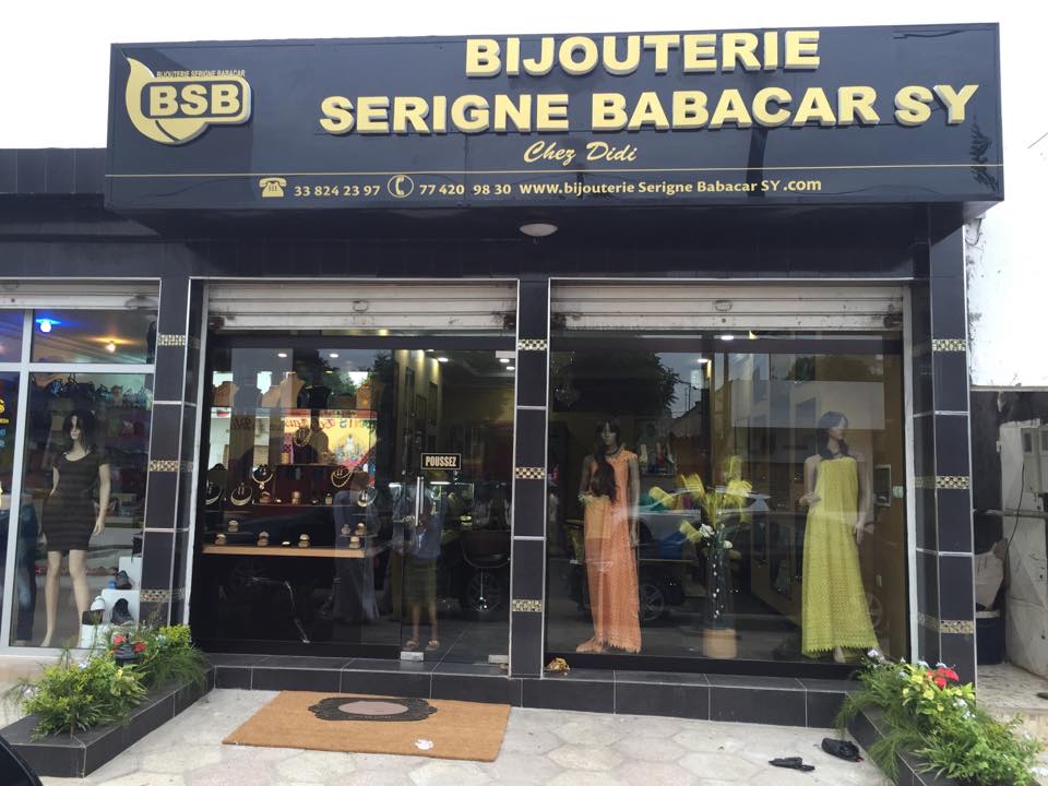 (Vidéo) Bijouterie Serigne Babacar Sy chez Khady Wade : Une femme vole un bijou d’une valeur de 2 millions qu'elle dissimule sous ses habits...