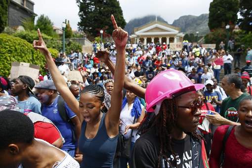 Augmentation des frais de scolarité en Afrique du Sud : Violents heurts entre étudiants et policiers devant le parlement