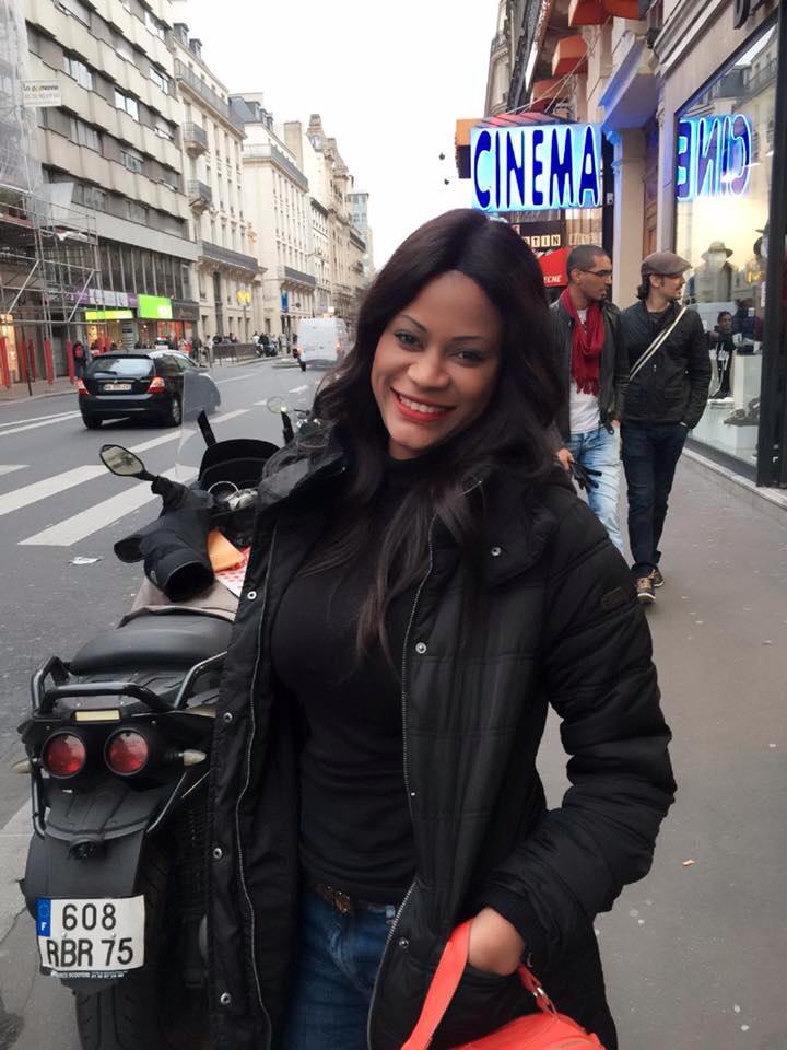 En vacances, Samira Mbaye a bonne mine 