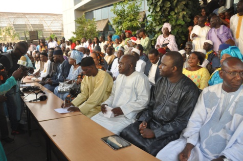 Photos - Face aux "dérives" de Macky Sall: L'opposition durcit le ton 