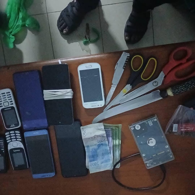 Possession de chanvre indien : 7 individus arrêtés entre Yarakh et Ouakam (Photos) Possession de chanvre indien : 7 individus arrêtés entre Yarakh et Ouakam (Photos)