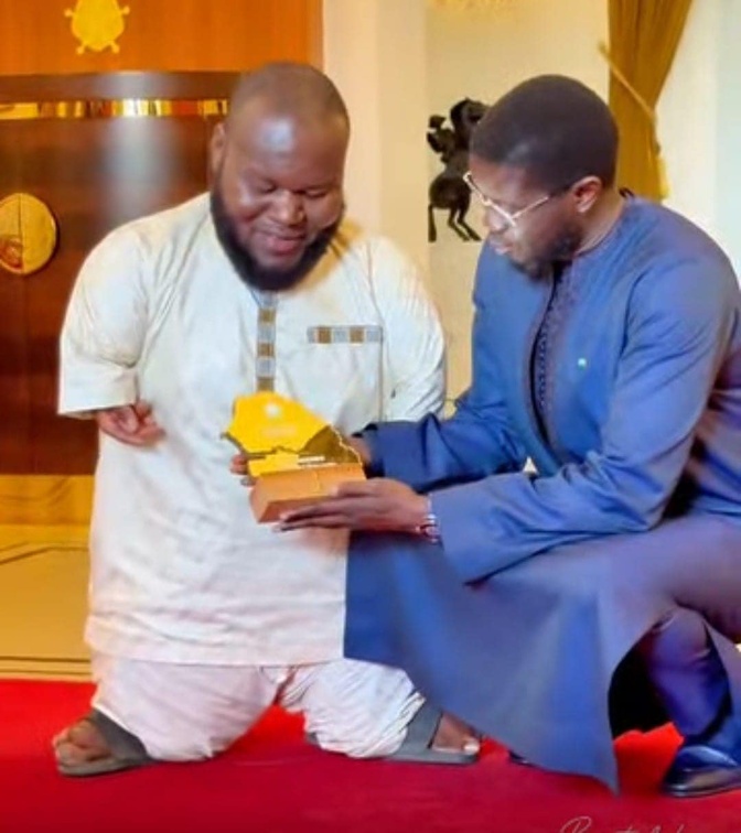 Honneur à 11 compatriotes : Cheikh Tidiane Dieye salue l’hommage du Président aux héros des journées de nettoiement Honneur à 11 compatriotes : Cheikh Tidiane Dieye salue l’hommage du Président aux héros des journées de nettoiement