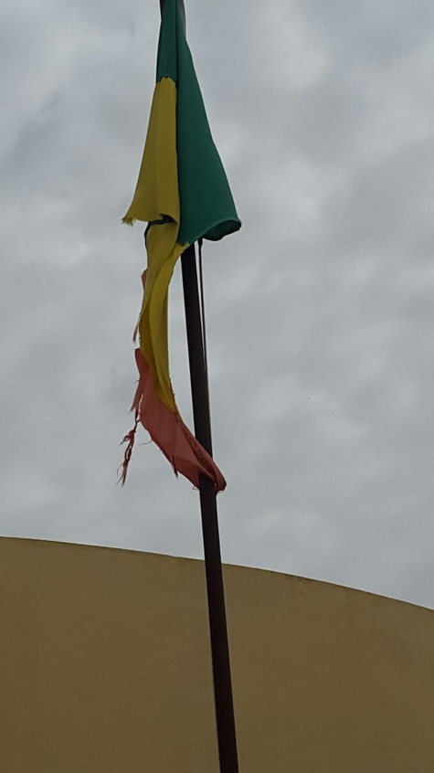 Image dégradante du drapeau de la mairie communale de Fass Ngom : Le maire Alioune Faye doit penser à le remplacer 